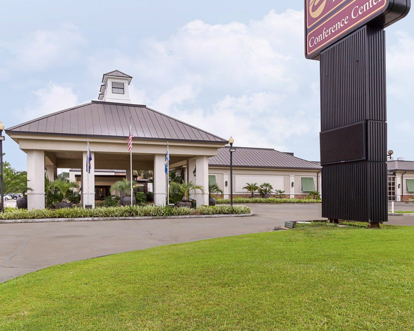 Clarion Inn & Suites Conference Center Covington Exterior foto